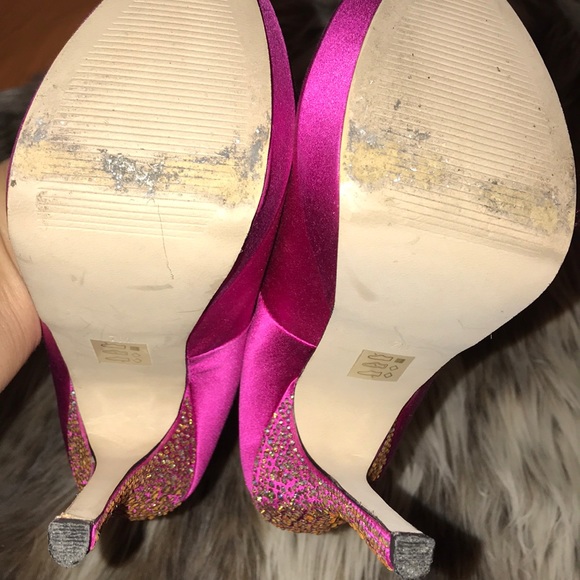 Steve Madden Fuscia color Heals - Picture 2 of 5